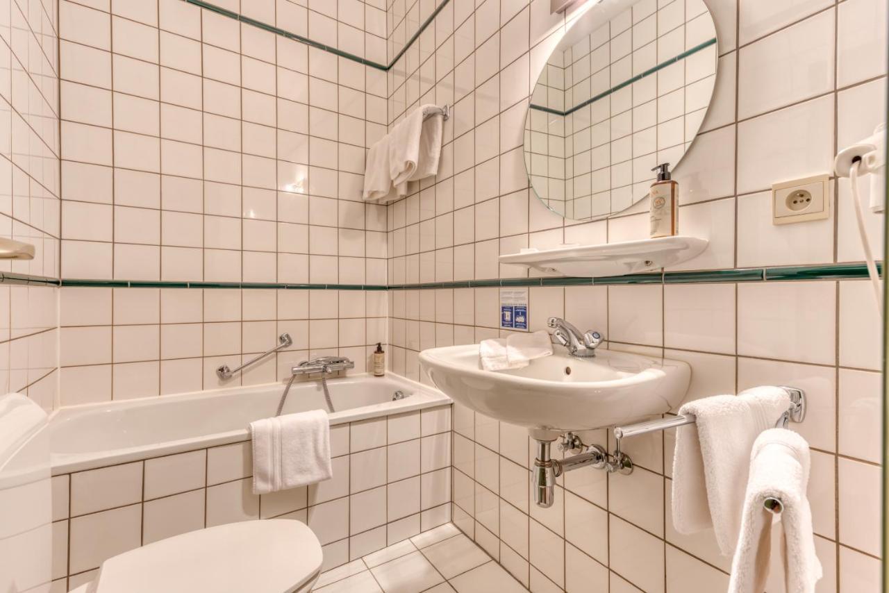 Hotel Le Cor De Chasse Saint-Hubert Eksteriør bilde