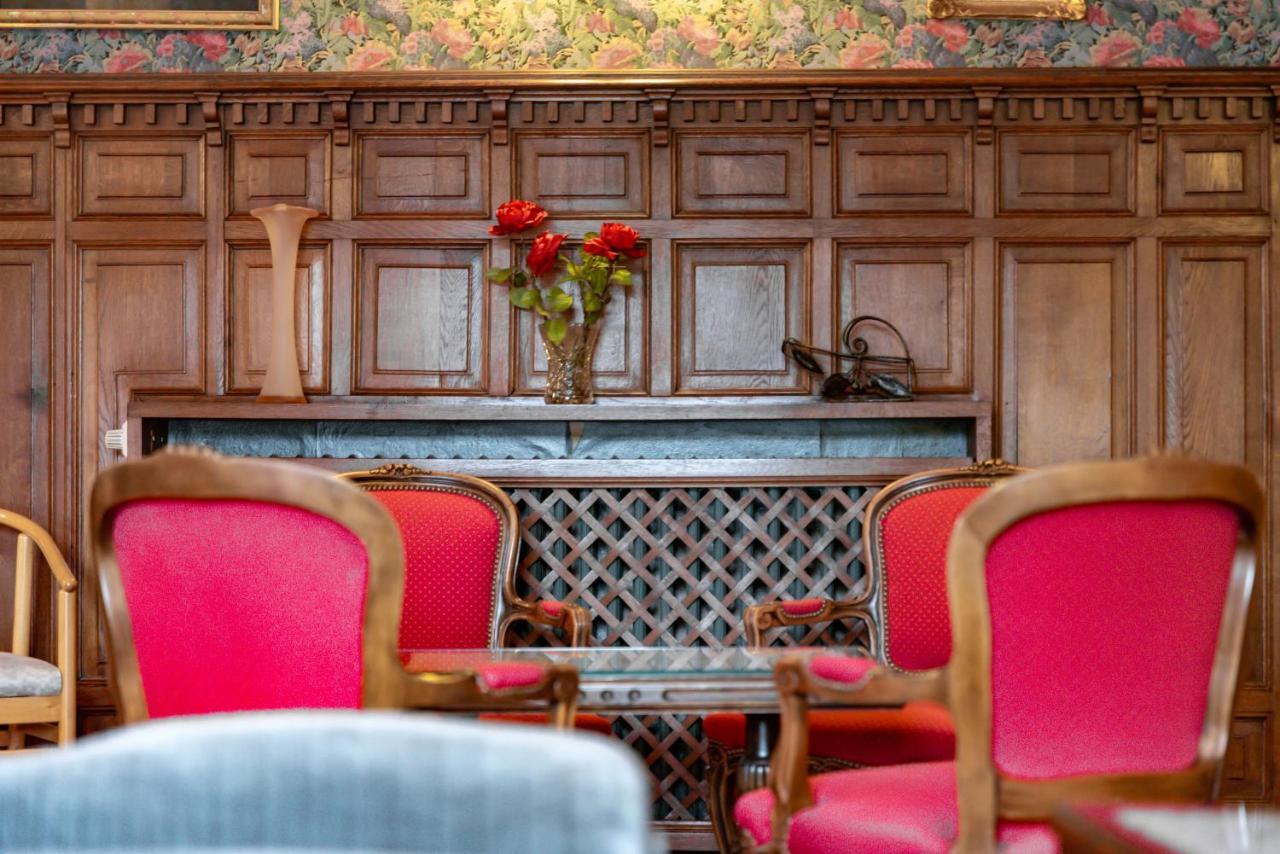 Hotel Le Cor De Chasse Saint-Hubert Eksteriør bilde