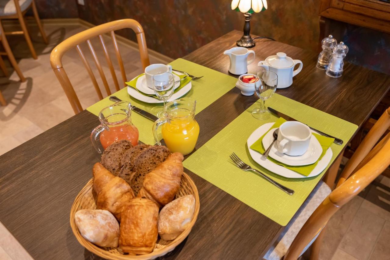 Hotel Le Cor De Chasse Saint-Hubert Eksteriør bilde