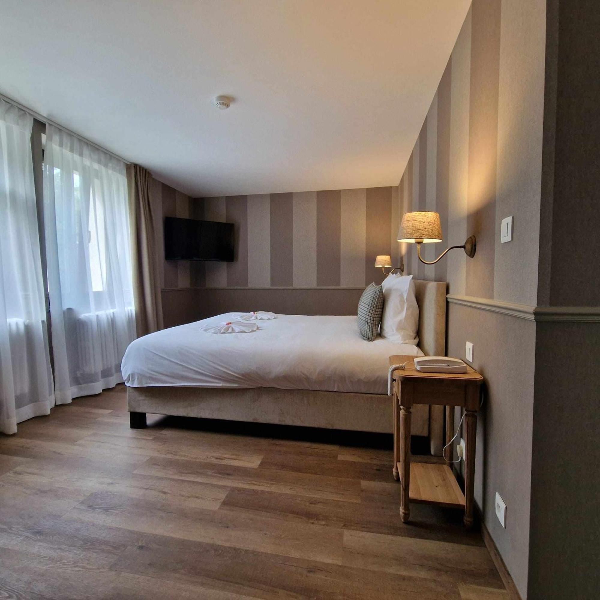 Hotel Le Cor De Chasse Saint-Hubert Eksteriør bilde